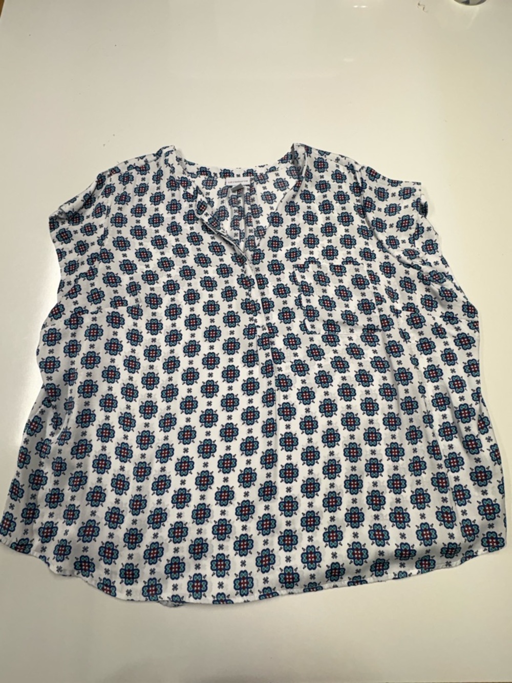 Liz Claiborne White Split-Neck Cap Sleeve Top with Blue & Pink Print
